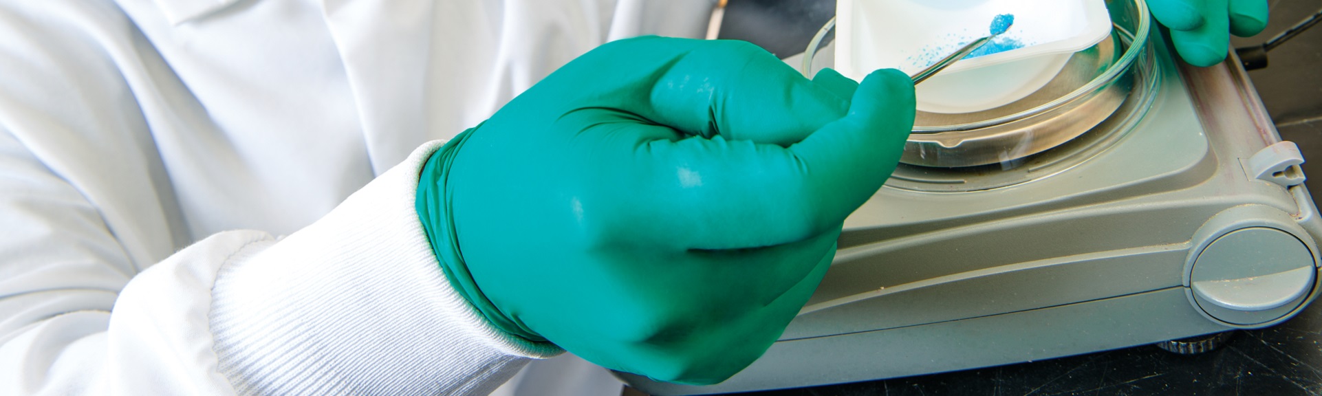 Ansell TouchNTuff 92-600 Life Sciences Gloves 