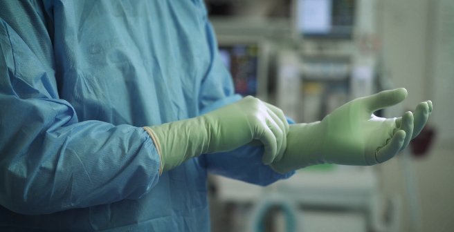 Surgical Application - Glove donning
