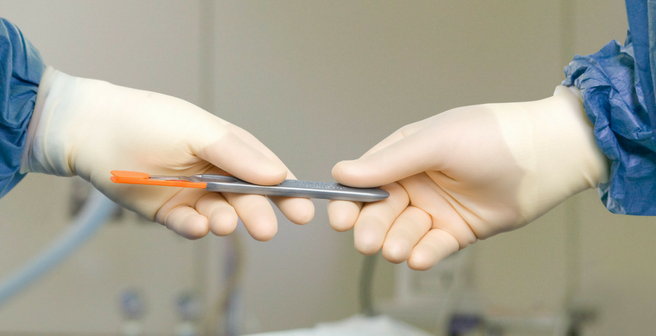 SANDEL Change-A-Blade Hospital Application - Passing Scalpel